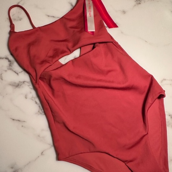 Left on Friday Peak Suit, Camp Pink, Small, NWT!! - Picture 2 of 6